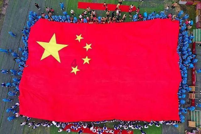 逃出足球场
